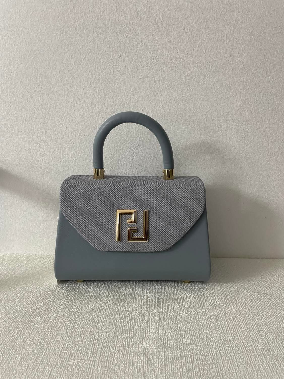https://accessoiresmodes.com//storage/photos/360/DAVID JONES/received_1754678849241204.jpeg